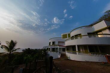 Hotel Villa Infinity By The Sea