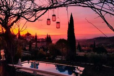 Les Terrasses B&b Avec Piscine Privée