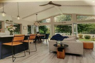 Pension Private Water Front & Swimming Pool &hot Tub