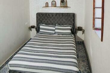Riad Amelia : Lalla Nora Room