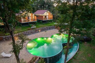 Crystal Kuruva Nature Resort & Spa