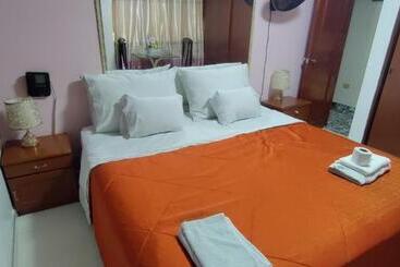 Отель Hostal Vicky