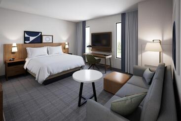 Отель Staybridge Suites Dawson Creek By Ihg