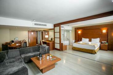 Jr. Black İdea Otel