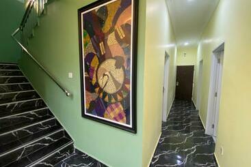 پانسیون C7 Hazelwood Residence & Suites