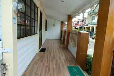 ベッドアンドブレックファースト Acacia House