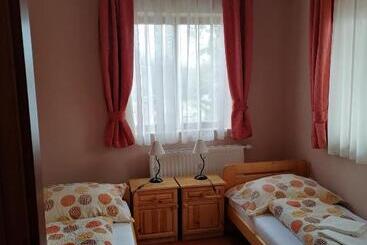 민박 Medgyaszay Panzió