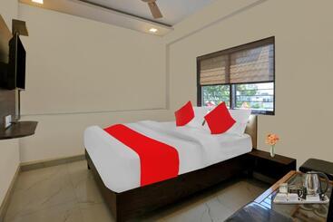 فندق O Nandi Palace Lodging And Boarding