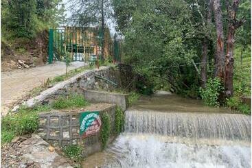 בית מלון כפרי Forest View Farmhouse Stay