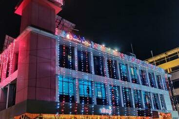 Fabhotel Sparkling Pearl