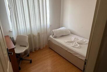 アパートホテル Kamelya