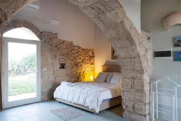 پانسیون Falcon Country Suite