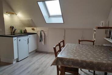 بنسيون Studio Au 2e étage De Notre Maison De Ville