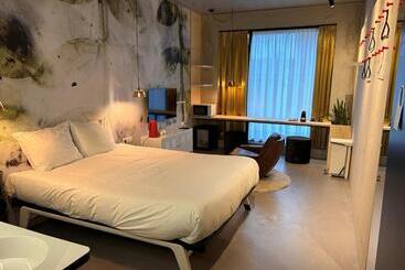 هتل Moloko  Just A Room  Sleep&shower Digital Key By Sms