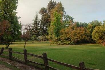 مبيت وإفطار Alojamiento Tranquilo Con Hermoso Jardín, Cercano A Viña Concha Y Toro