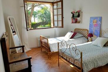 민박 Villa Les Chariotins