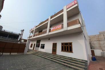 בית מלון כפרי Jai Palace