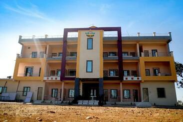 ホテル Resort Shivneri