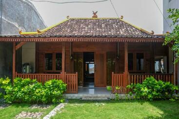 Отель The Lavana Pondok Anugerah