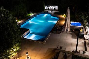 Пансион Füge Villa Luxury & Wellness