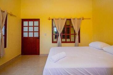 پانسیون La Playa Hostel