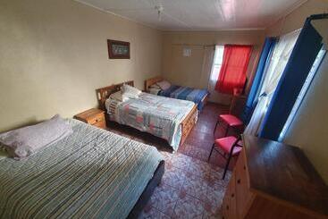 بنسيون Laura Hostal