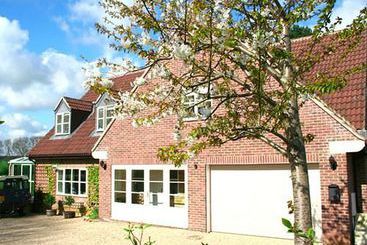 تختخواب و صبحانه Bridge Cottage