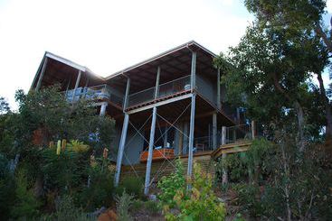 تختخواب و صبحانه Hideaway Haven