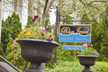 민박 Newport Blues Inn