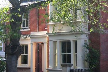 تختخواب و صبحانه Sillett House