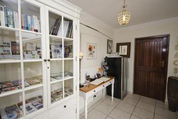 민박 Candlewood Lodge