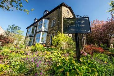 هتل Alpine Lodge Guest House