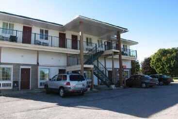 בית מלון כפרי Bayview Inn
