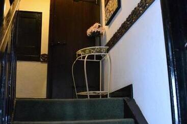 酒店 Ely Guest House