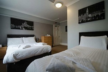 בית מלון כפרי Fox Inn