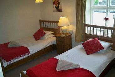 Отель Nelson And Railway Inn