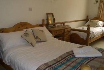 Отель The Helyar Arms