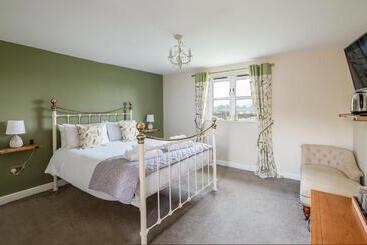 בית מלון כפרי White Hart Inn