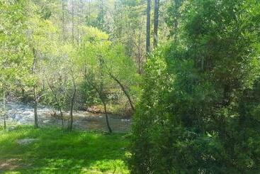 호텔 Yosemite Riverside Inn