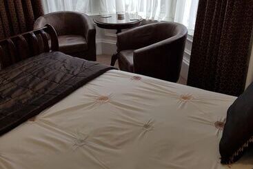 פנסיון Hamilton House