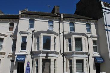 פנסיון Millifont Guest House