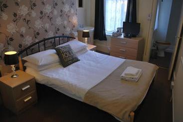 پانسیون Millifont Guest House