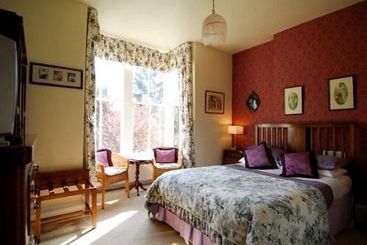 پانسیون Riverbank House