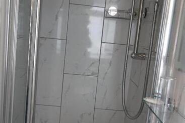 بنسيون Holmeleigh