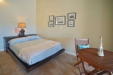 Bed and Breakfast Two Sandals – A Boutique