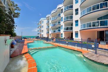 آپارتمان Watermark Resort Caloundra