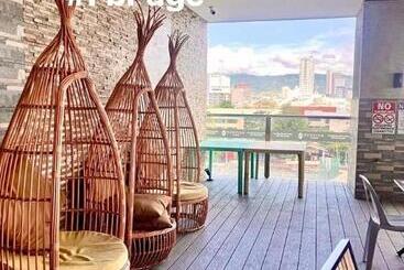 هتل آپارتمان Arthomes At Sunvida Tower