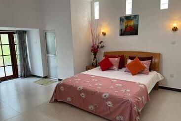 مبيت وإفطار Happy Villa