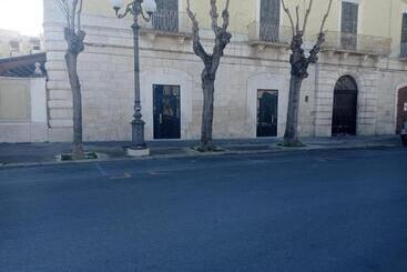 تختخواب و صبحانه Suites Elifani