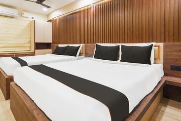 Отель Super Collection O Keys Elite